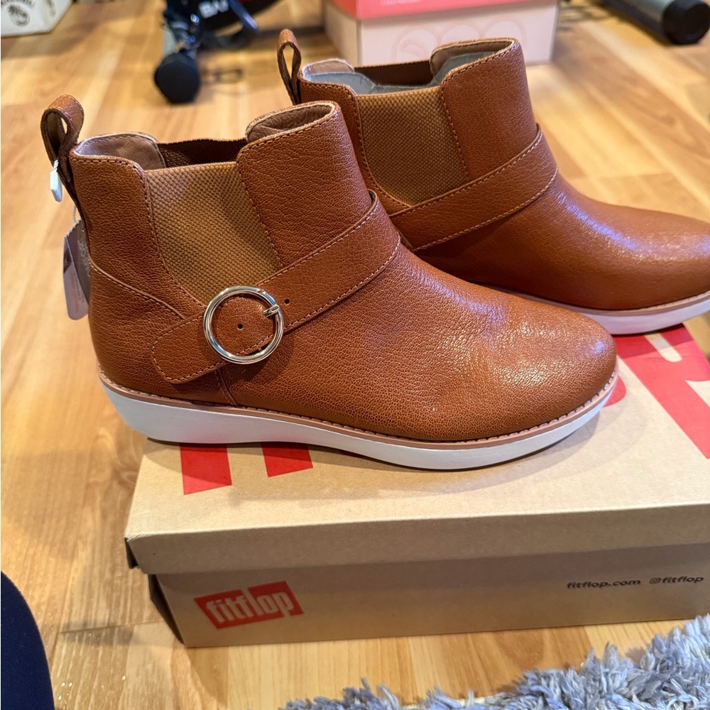 Womens Fitflop Bria Buckle leather bootie. Tan 6.5 New in box. Made for Comfort - Picture 8 of 8